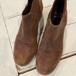 Sorel Women’s Tan Leather Chukka Boots Size 9